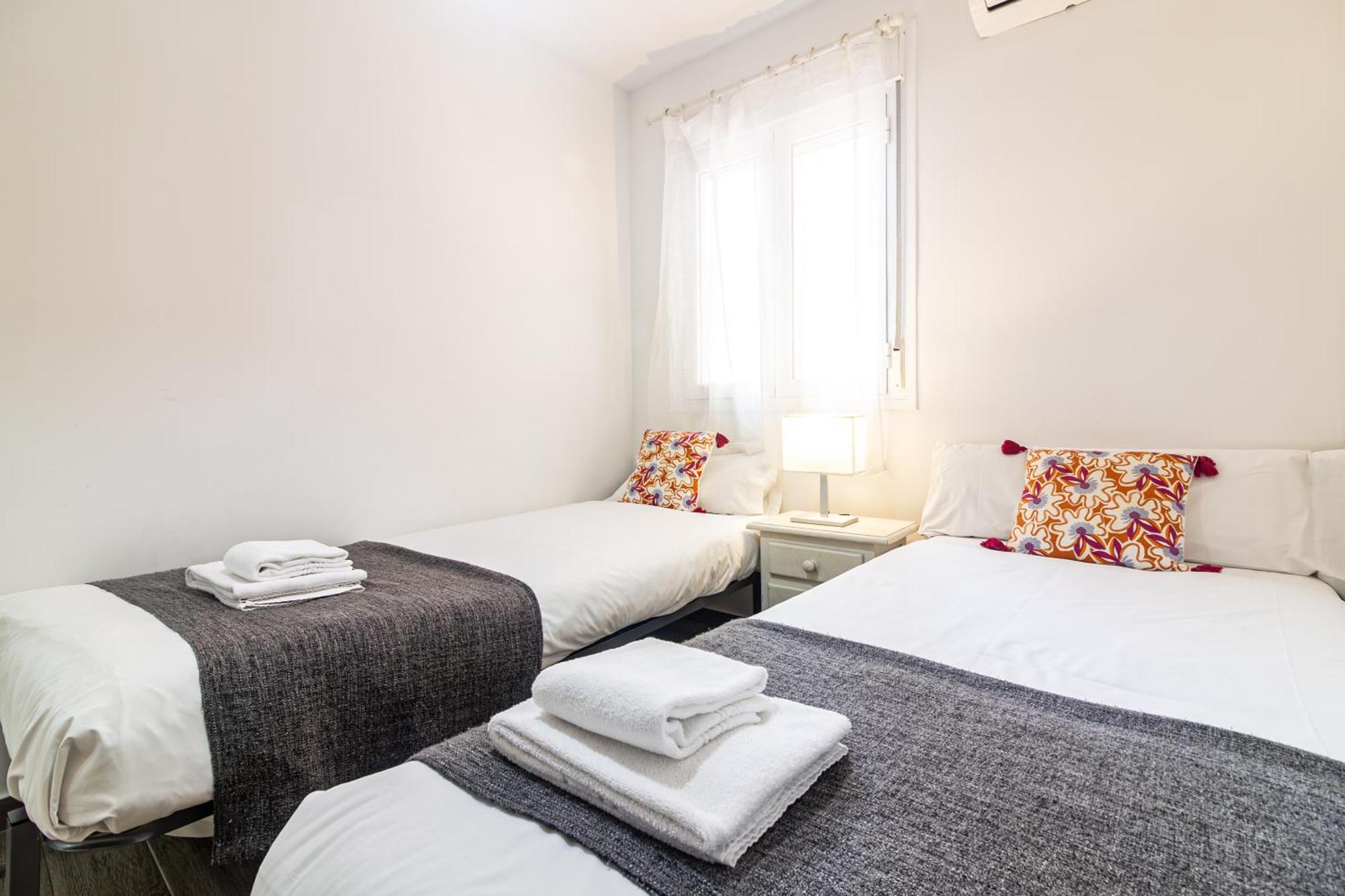 Malaga Center Flat Beach & Terrace ภายนอก รูปภาพ